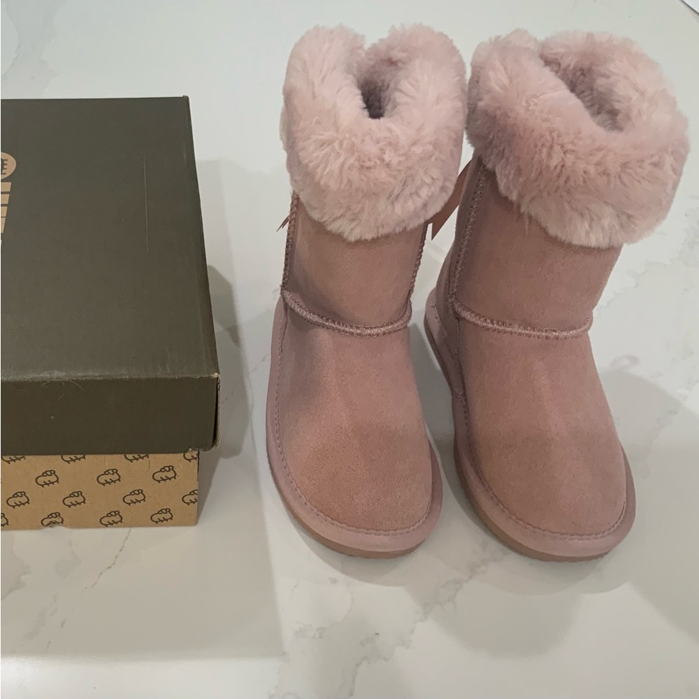 New in Box - Lamo Kids Girl Audrey Genuine Leather Rose